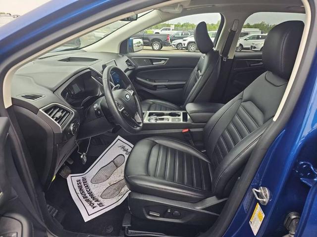 Photo of 2022 Blue Ford Edge