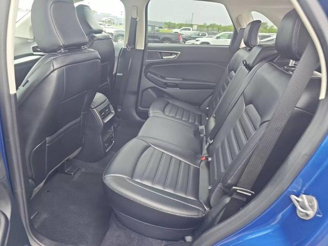 Photo of 2022 Blue Ford Edge
