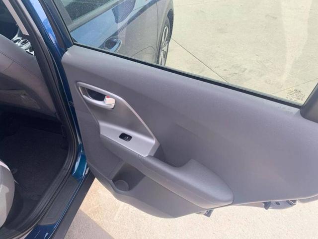 Photo of 2018 Blue Kia Niro