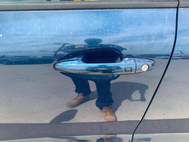 Photo of 2018 Blue Kia Niro