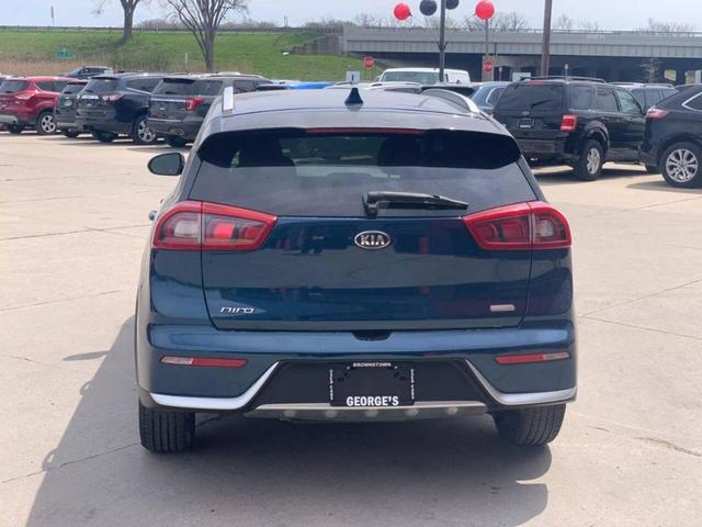 Photo of 2018 Blue Kia Niro