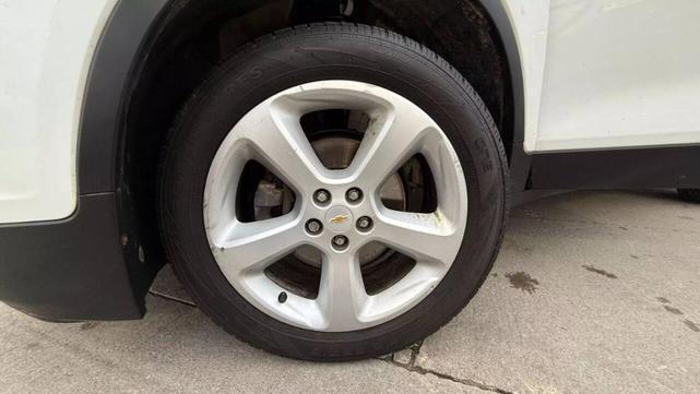 Photo of 2016 White Chevrolet Trax