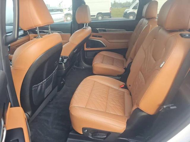 Photo of 2023 White Kia Telluride