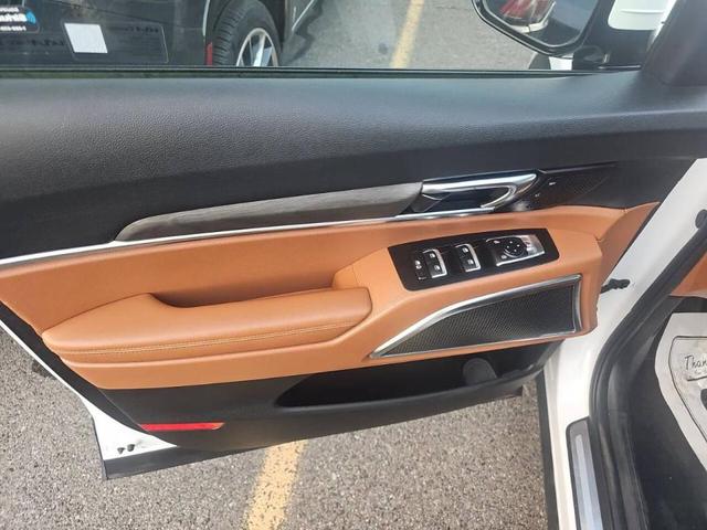 Photo of 2023 White Kia Telluride