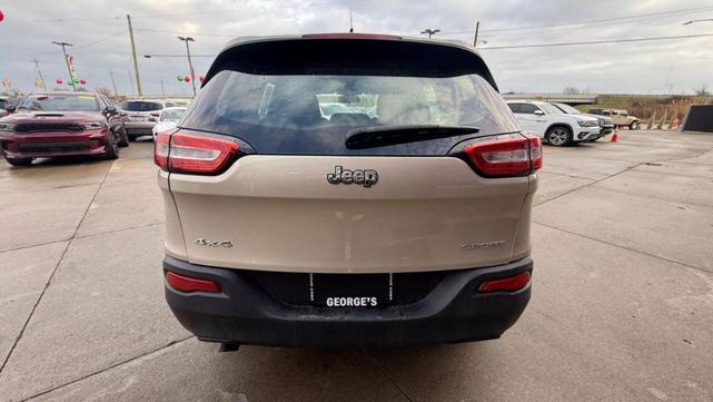 Photo of 2014 Beige Jeep Cherokee