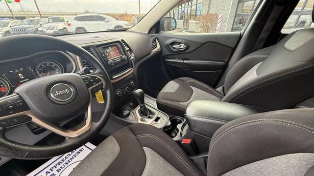 Photo of 2014 Beige Jeep Cherokee