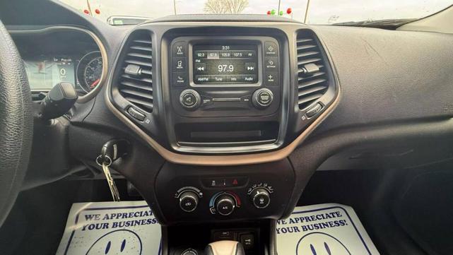 Photo of 2014 Beige Jeep Cherokee