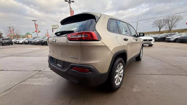 Photo of 2014 Beige Jeep Cherokee