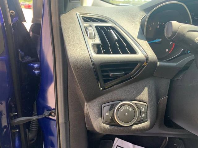 Photo of 2015 Blue Ford Escape