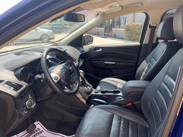 Photo of 2015 Blue Ford Escape
