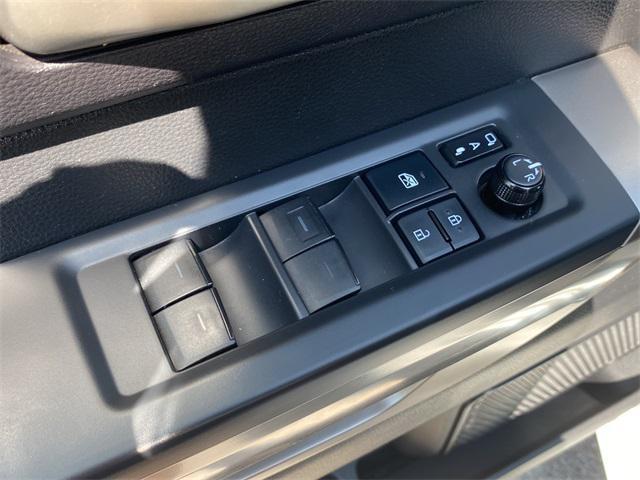 Photo of 2022 White Toyota Tundra
