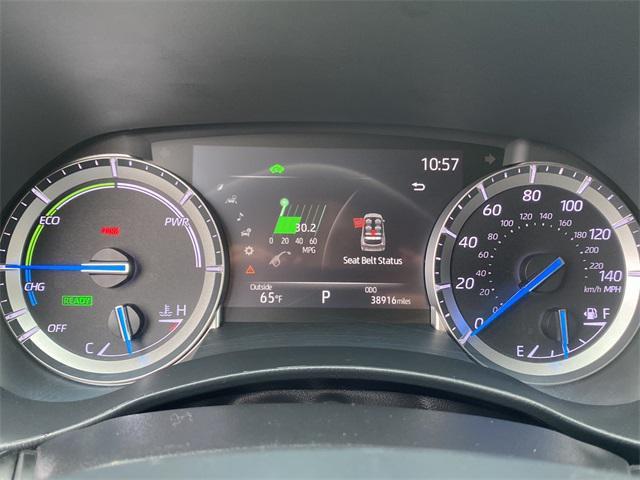 Photo of 2022 White Toyota Highlander Hybrid
