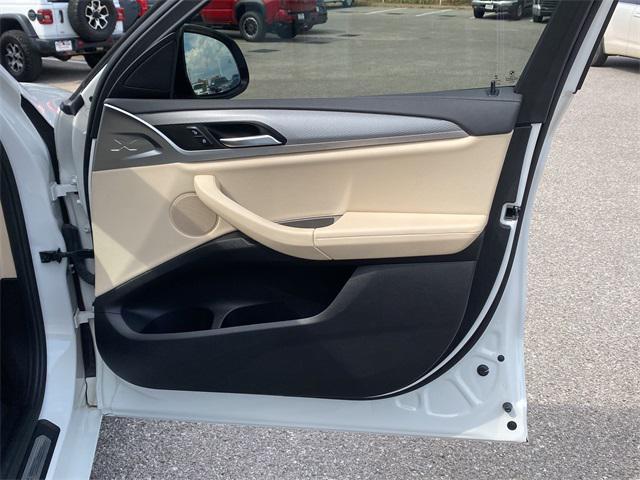 Photo of 2021 Alpine White BMW X4