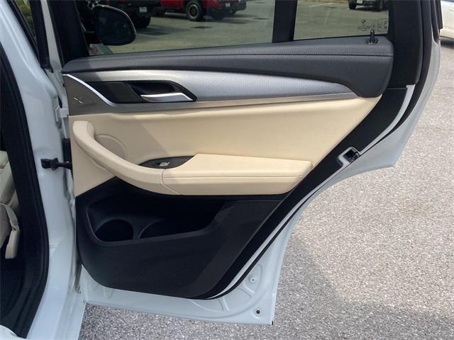 Photo of 2021 Alpine White BMW X4