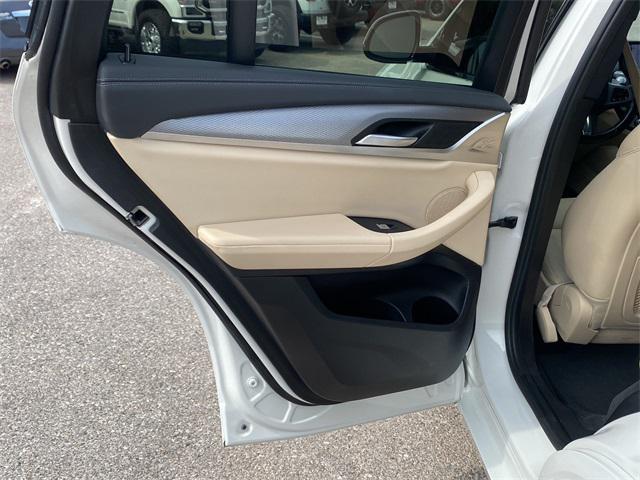 Photo of 2021 Alpine White BMW X4