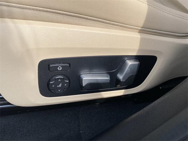 Photo of 2021 Alpine White BMW X4