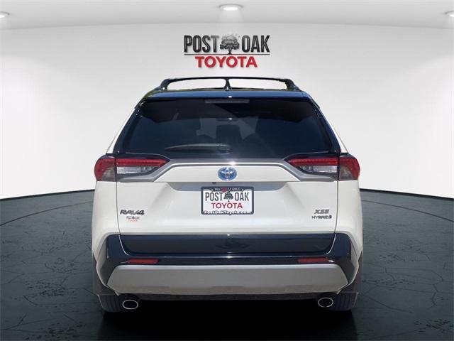 Photo of 2022 Pearl Toyota RAV4 Hybrid