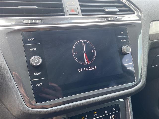 Photo of 2024 Platinum Gray Metallic Volkswagen Tiguan