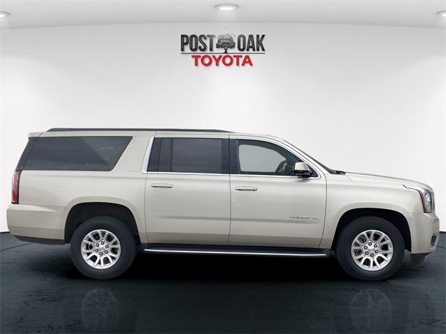 Photo of 2016 Sparkling Silver Metallic GMC Yukon XL