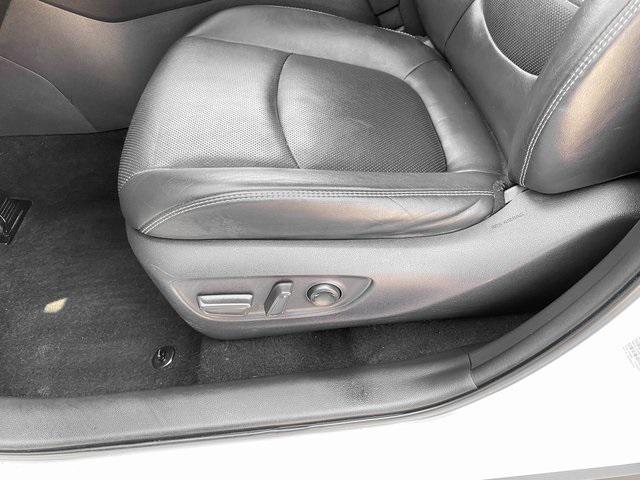 Photo of 2019 Blizzard Pearl Toyota RAV4