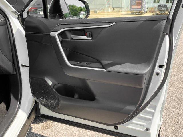 Photo of 2019 Blizzard Pearl Toyota RAV4