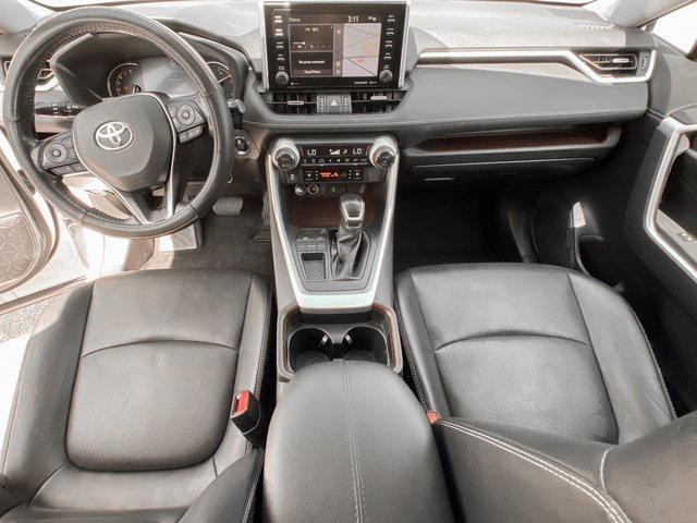 Photo of 2019 Blizzard Pearl Toyota RAV4