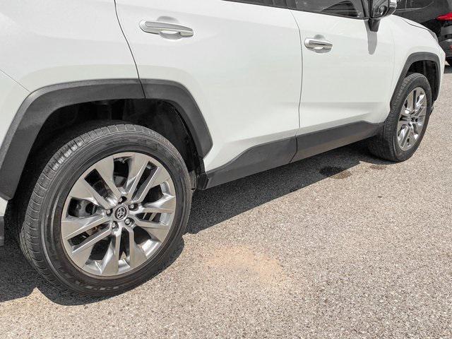 Photo of 2019 Blizzard Pearl Toyota RAV4