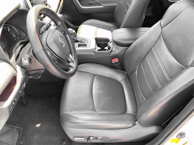 Photo of 2019 Blizzard Pearl Toyota RAV4