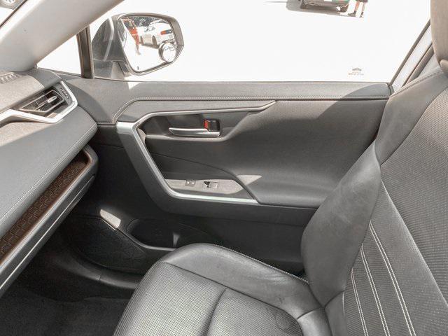 Photo of 2019 Blizzard Pearl Toyota RAV4