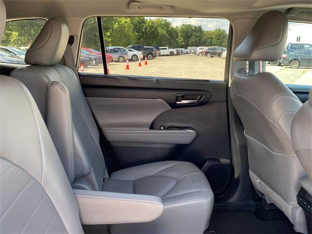 Photo of 2021 Magnetic Gray Metallic Toyota Highlander