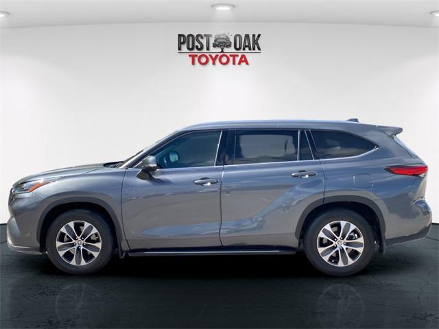 Photo of 2021 Magnetic Gray Metallic Toyota Highlander
