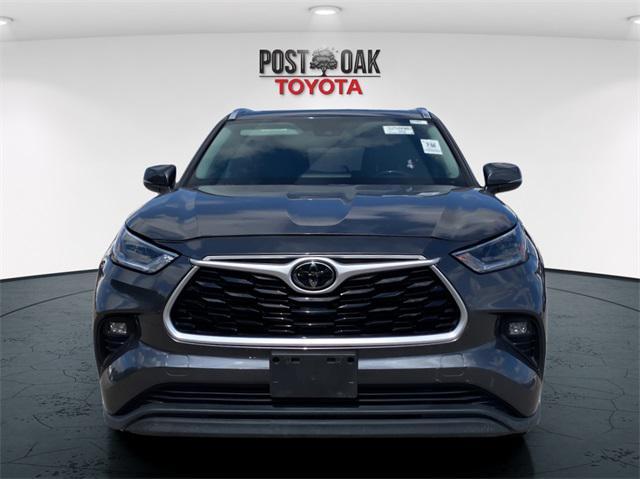 Photo of 2021 Magnetic Gray Metallic Toyota Highlander
