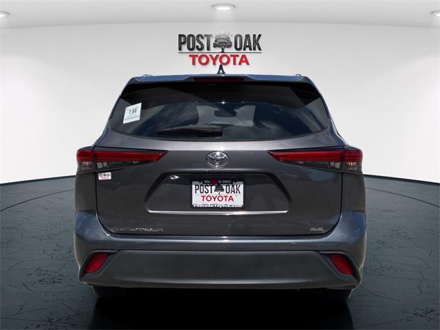 Photo of 2021 Magnetic Gray Metallic Toyota Highlander