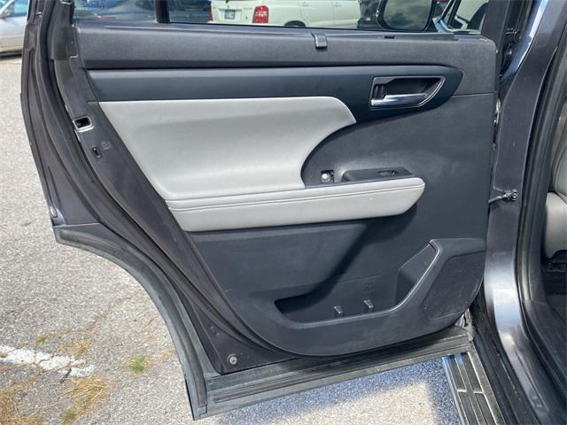 Photo of 2021 Magnetic Gray Metallic Toyota Highlander