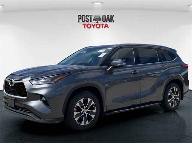 Photo of 2021 Magnetic Gray Metallic Toyota Highlander