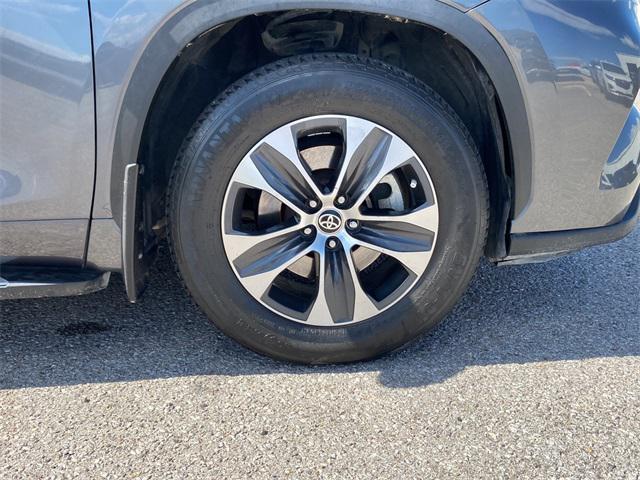 Photo of 2021 Magnetic Gray Metallic Toyota Highlander