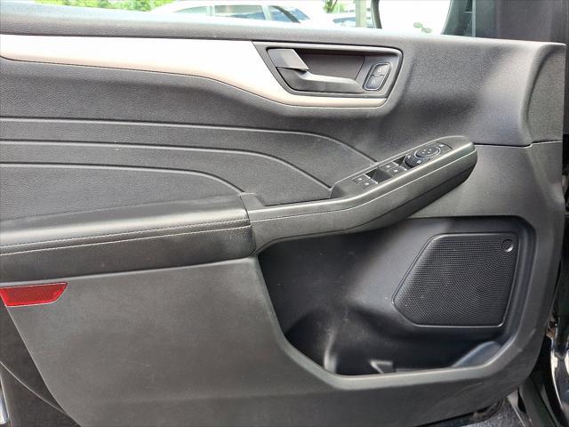 Photo of 2022 Agate Black Metallic Ford Escape