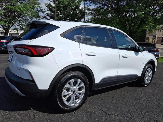 Photo of 2025 Oxford White Ford Escape
