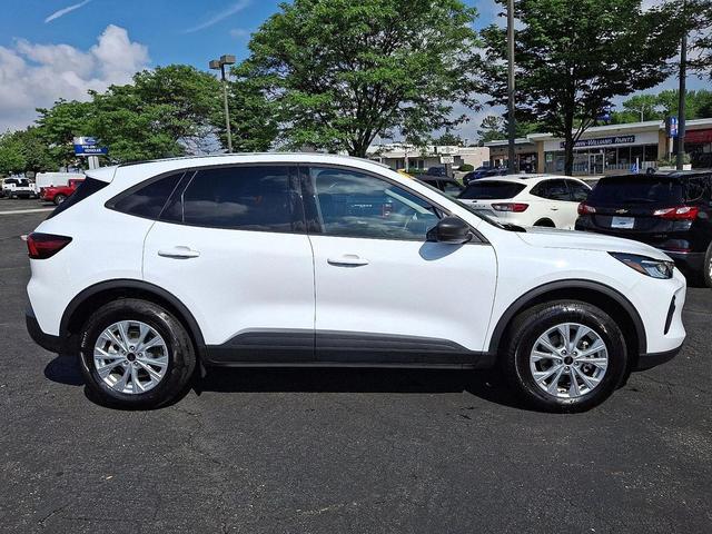 Photo of 2025 Oxford White Ford Escape