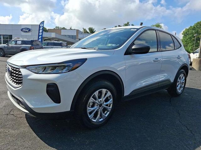 Photo of 2025 Oxford White Ford Escape