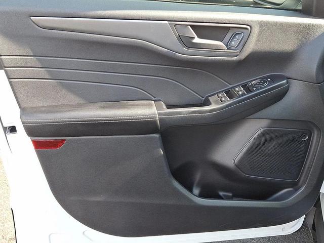 Photo of 2025 Oxford White Ford Escape