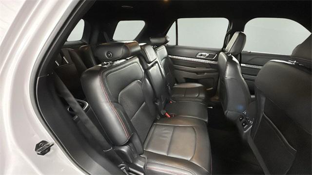 Photo of 2018 White Platinum Ford Explorer