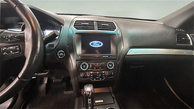 Photo of 2017 White Gold Ford Explorer