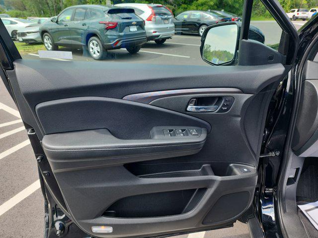 Photo of 2022 Crystal Black Pearl Honda Ridgeline