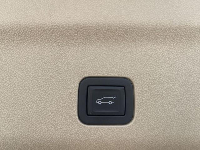 Photo of 2023 Argent Silver Metallic Cadillac Escalade