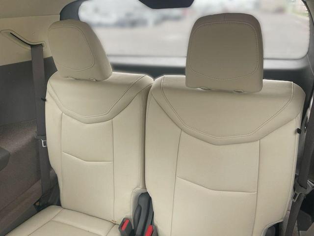 Photo of 2023 Crystal White Tricoat Cadillac XT6