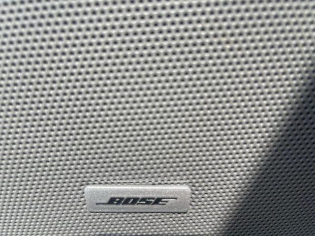 Photo of 2023 Crystal White Tricoat Cadillac XT6