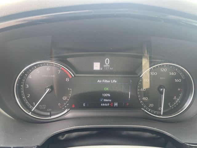 Photo of 2023 Crystal White Tricoat Cadillac XT6
