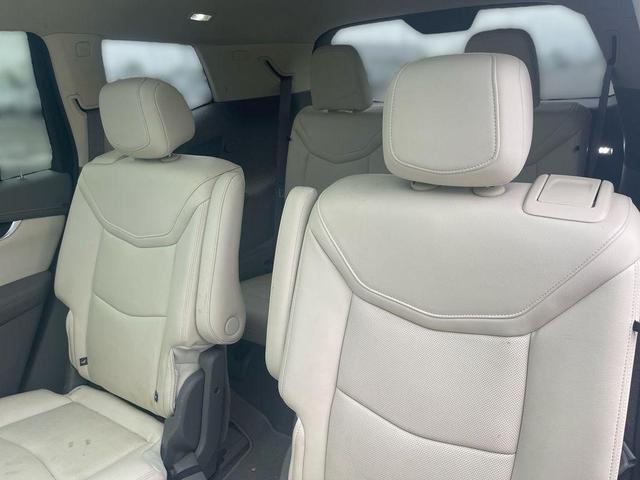 Photo of 2023 Crystal White Tricoat Cadillac XT6
