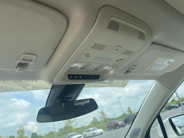 Photo of 2023 Crystal White Tricoat Cadillac XT6